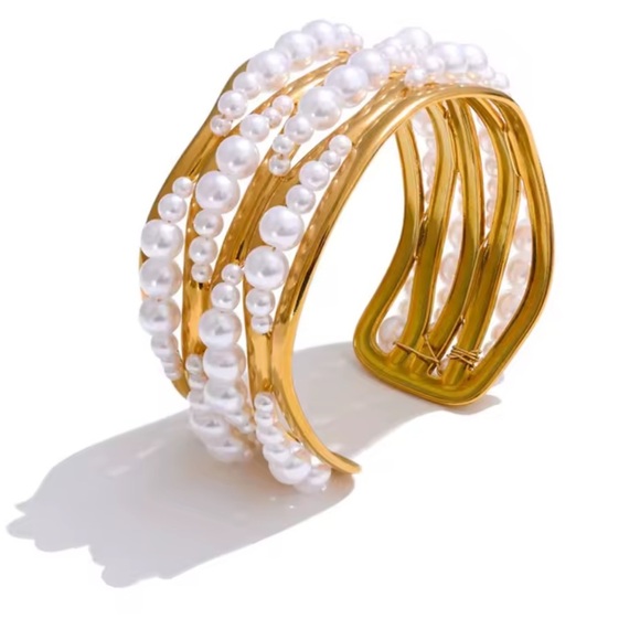 Anthropologe cuff Gold and Pearl Bracelet - Picture 9 of 11